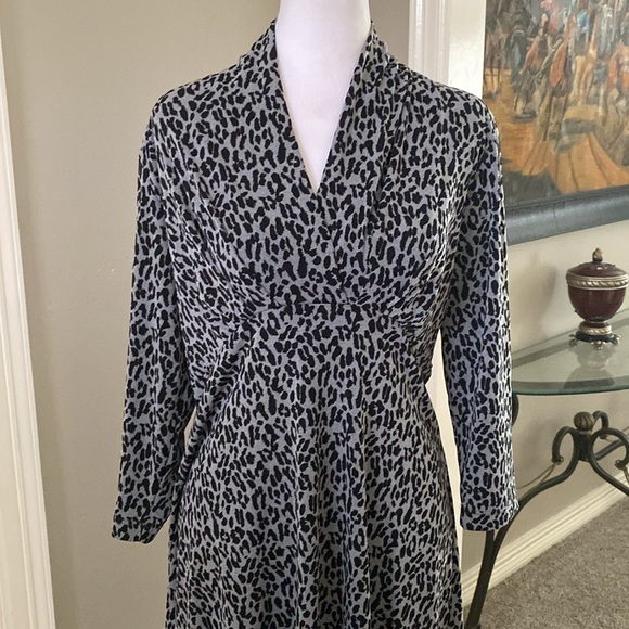 Chico's Black and White Animal Print Wrap Sundress V-Neck Long Sleeve size 1 M - Picture 3 of 8